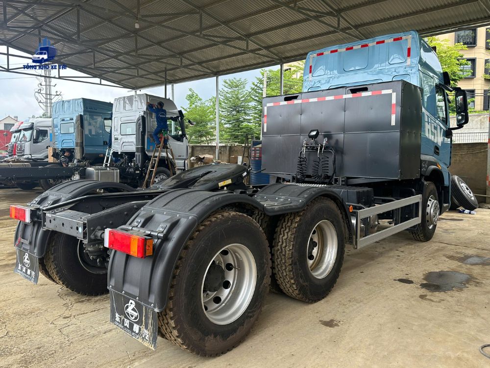 Đầu Kéo Điện Chenglong H5EV 400kW